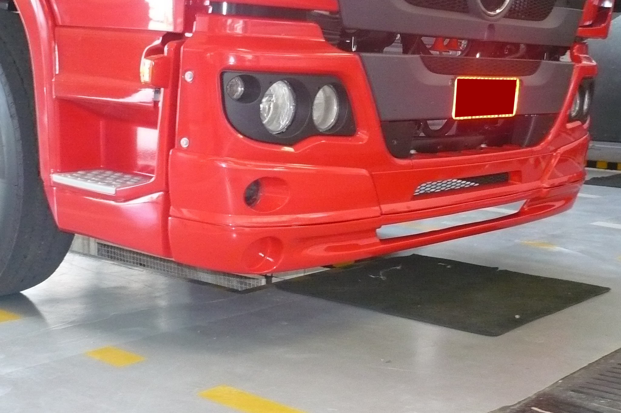TAPA ESTRIBO MB ATEGO 1 DEGRAU