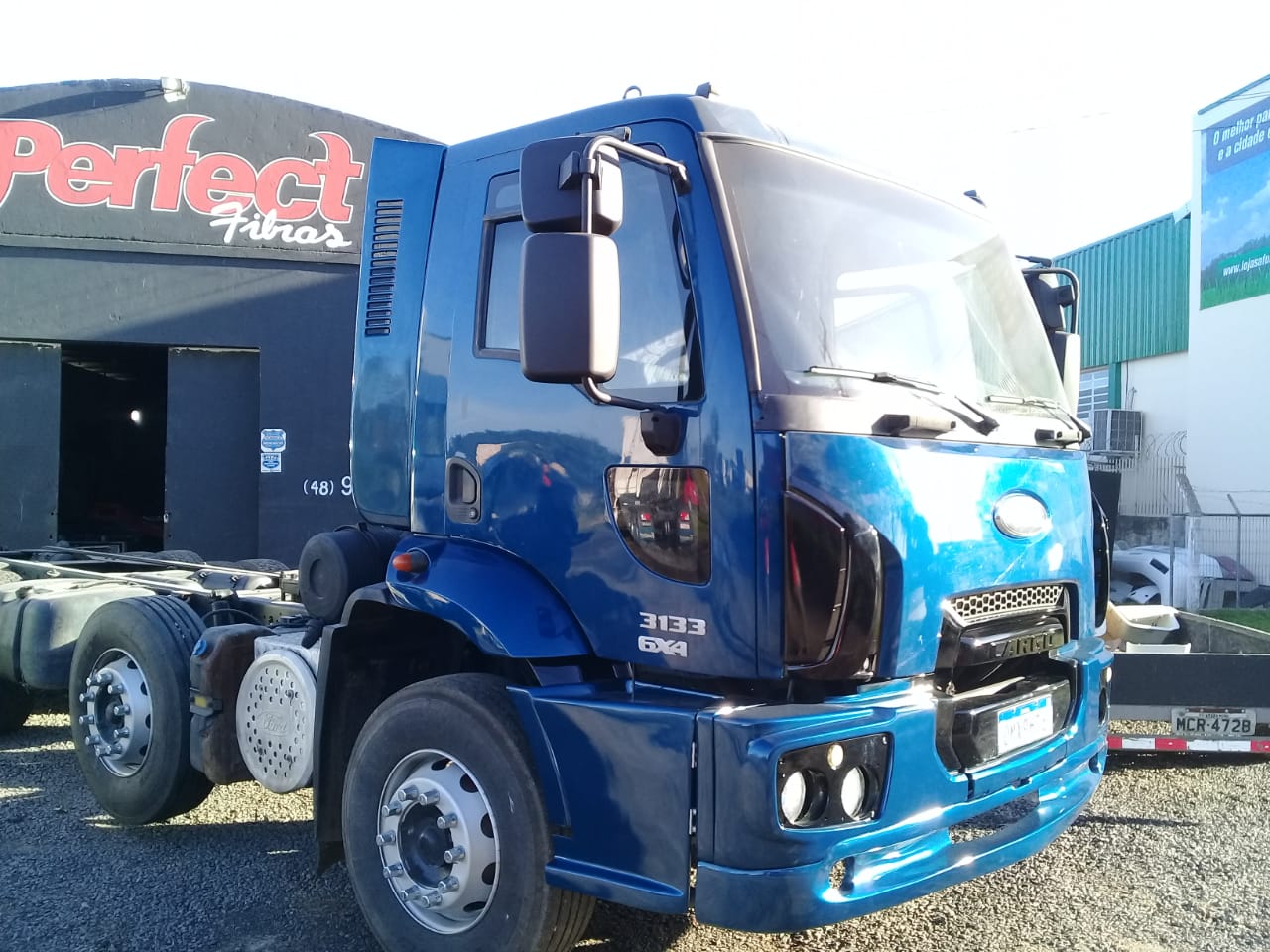 Lateral Cegonheiro Ford Cargo ano 2012 em Diante 
